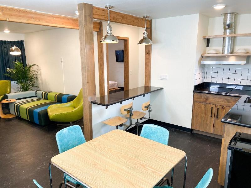Towne House Motor Inn image