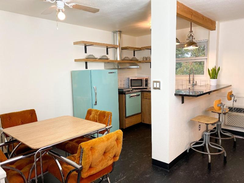 Towne House Motor Inn image