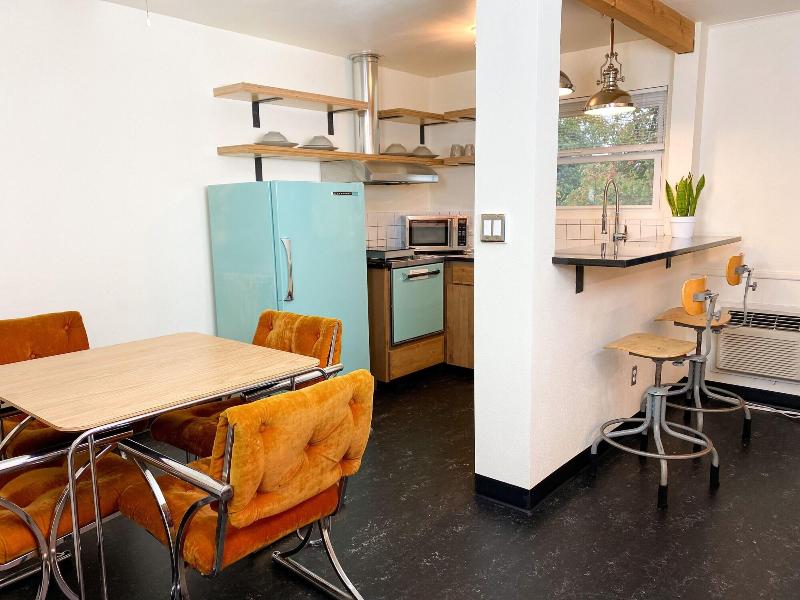 Towne House Motor Inn image