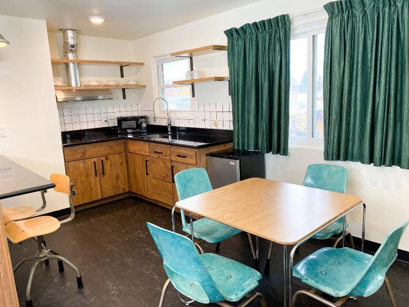 Towne House Motor Inn image