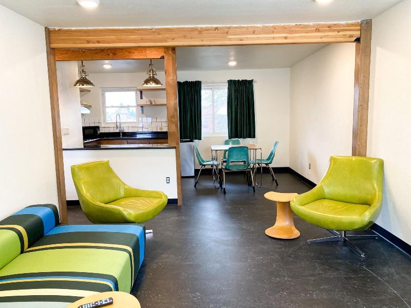 Towne House Motor Inn image