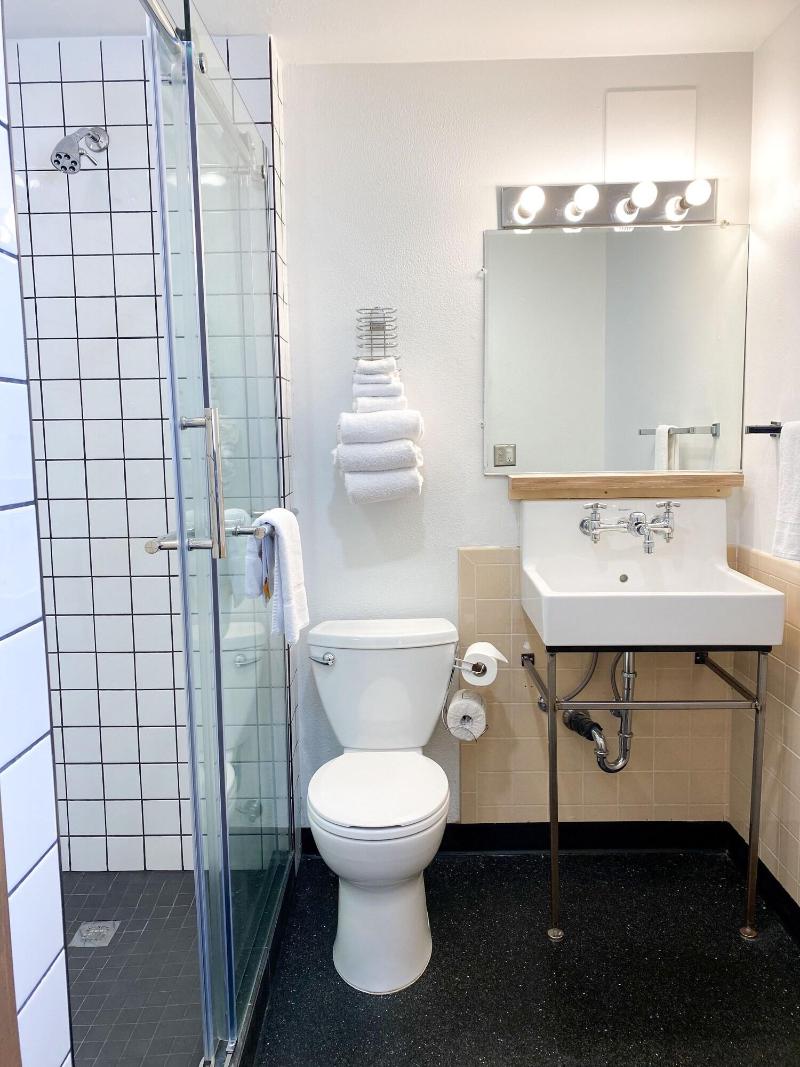 Towne House Motor Inn image