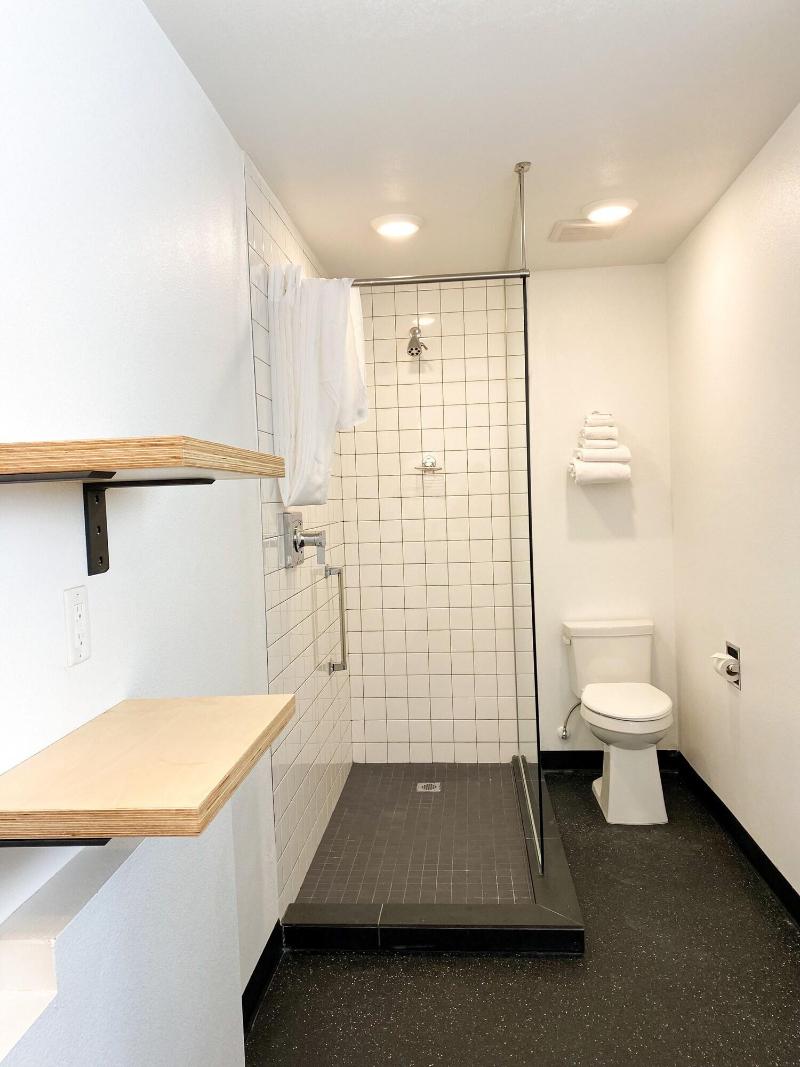 Towne House Motor Inn image