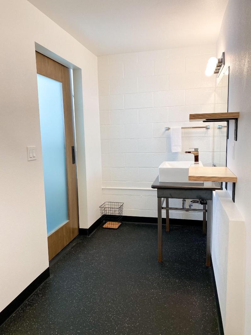 Towne House Motor Inn image