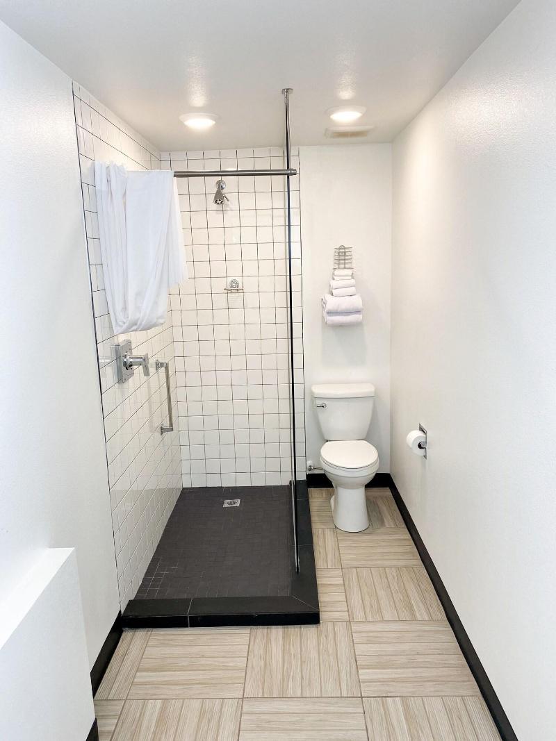 Towne House Motor Inn image