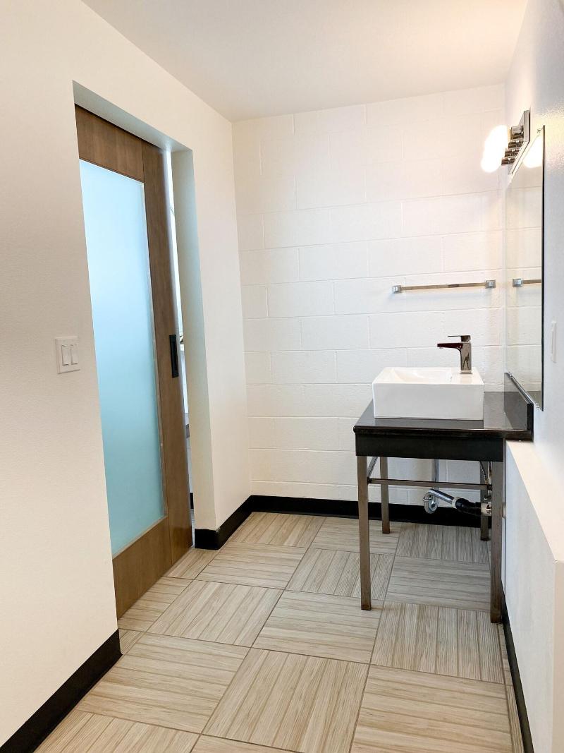 Towne House Motor Inn image