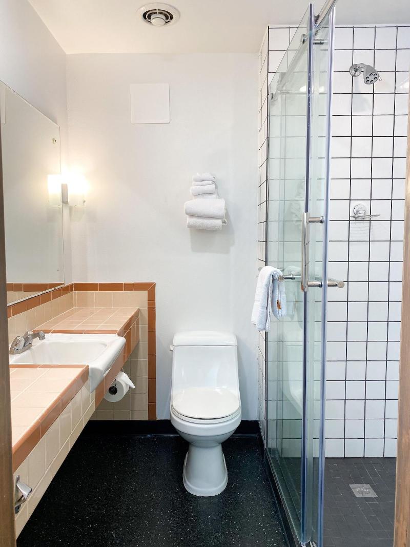 Towne House Motor Inn image
