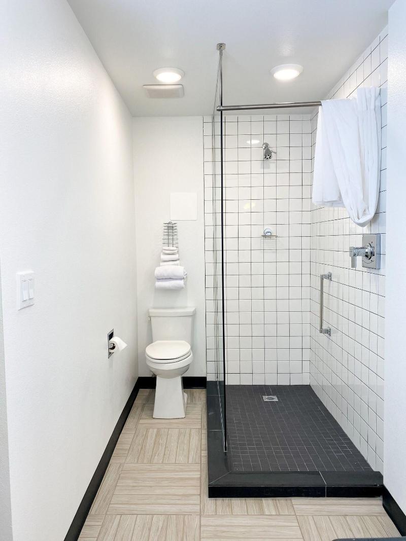 Towne House Motor Inn image