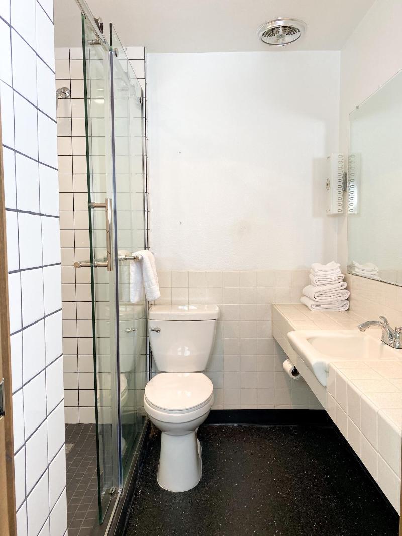 Towne House Motor Inn image