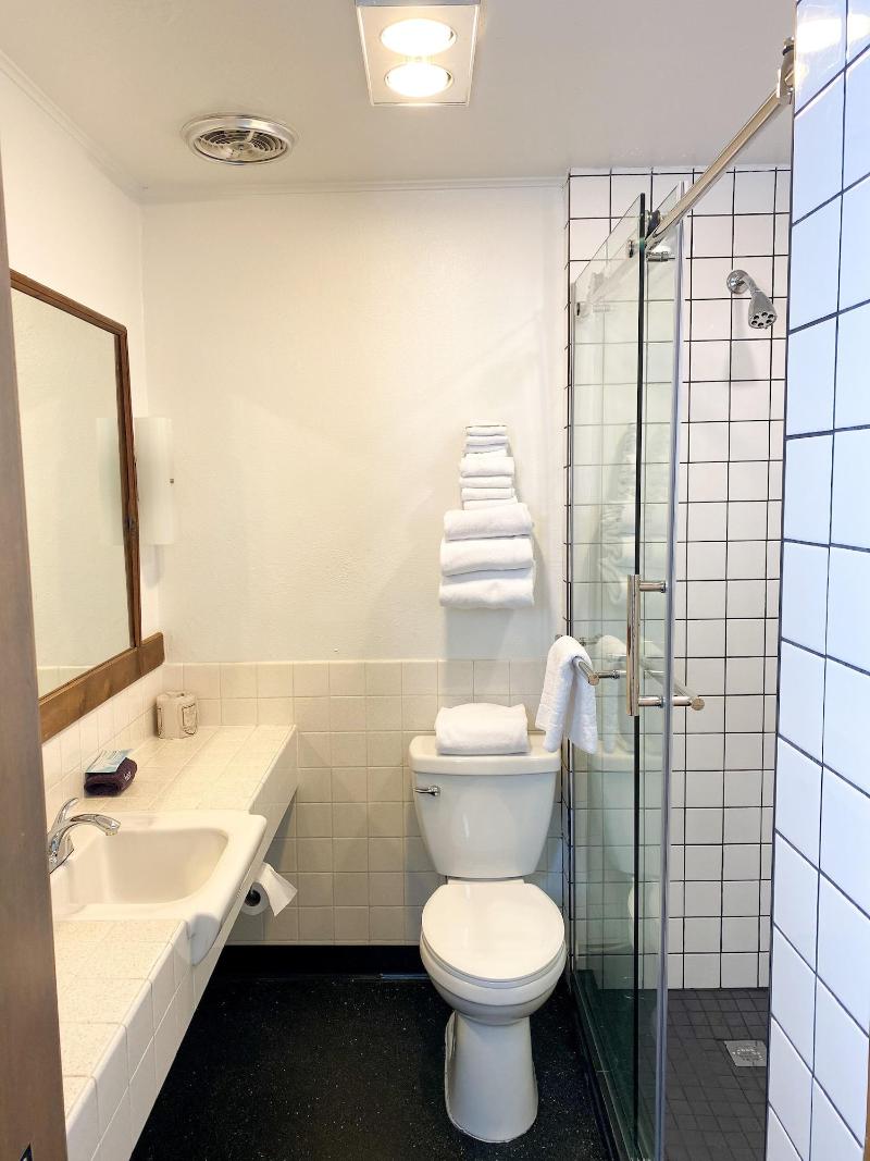 Towne House Motor Inn image