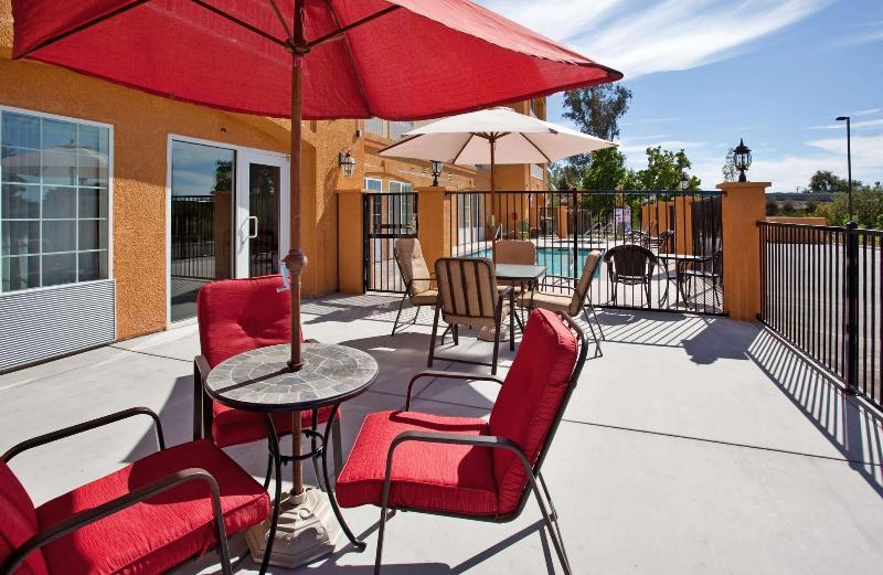 La Quinta Inn & Suites Fowler image