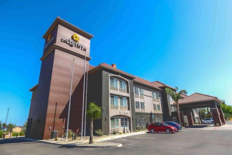 La Quinta Inn & Suites Fowler image