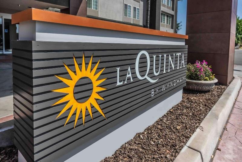 La Quinta Inn & Suites Fowler image