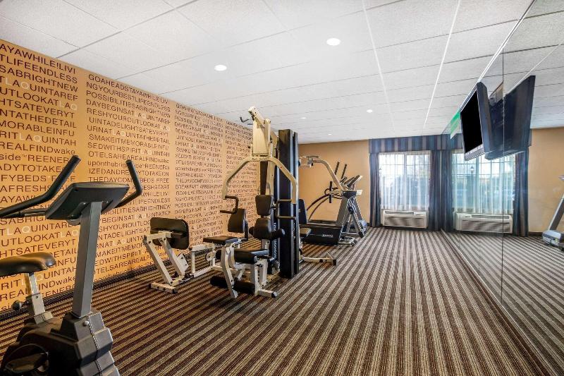 La Quinta Inn & Suites Fowler image