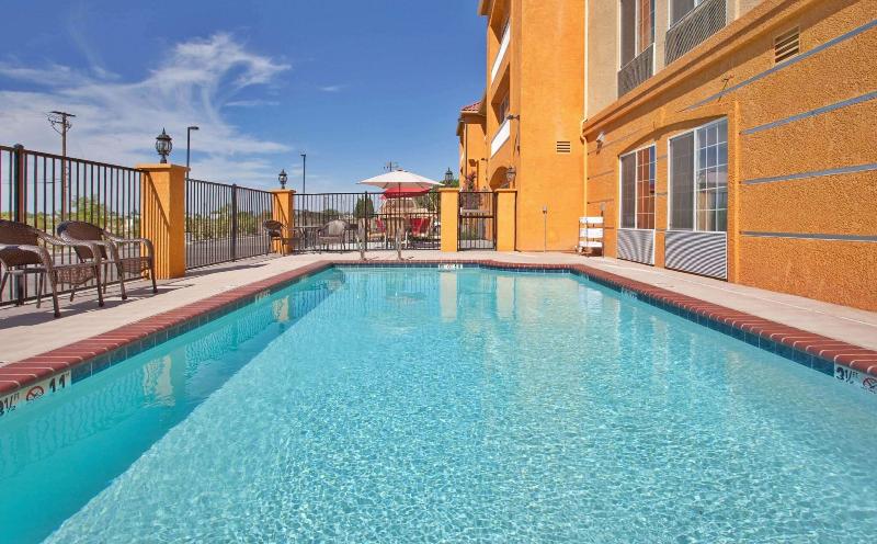 La Quinta Inn & Suites Fowler image
