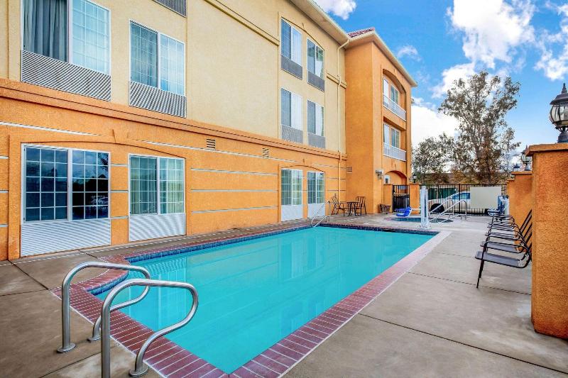 La Quinta Inn & Suites Fowler image