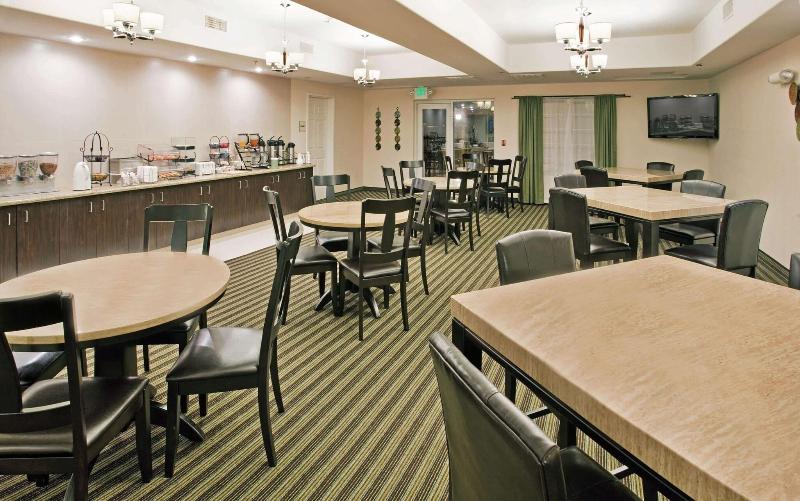 La Quinta Inn & Suites Fowler image