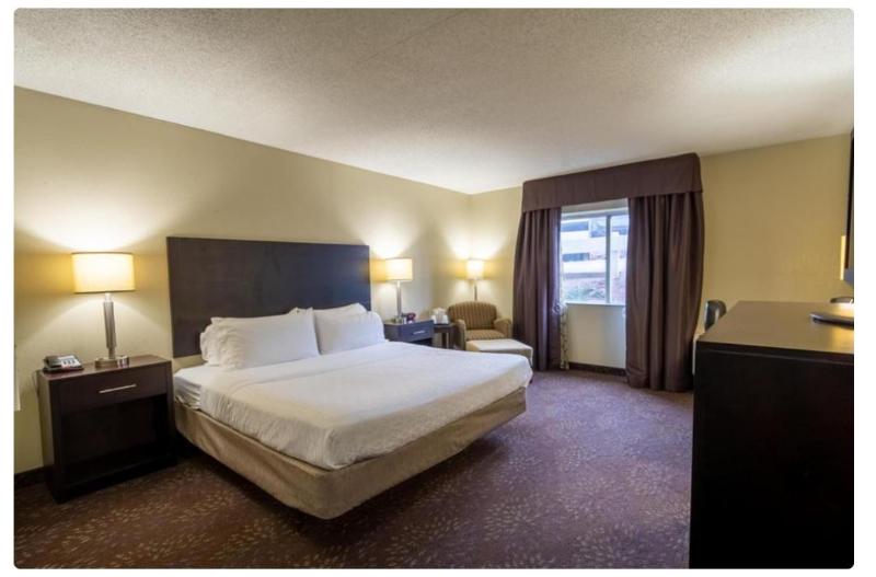 Holiday Inn Express Pittsburgh Airport image