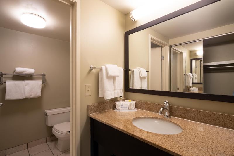 Holiday Inn Express Pittsburgh Airport image