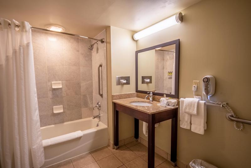 Holiday Inn Express Pittsburgh Airport image
