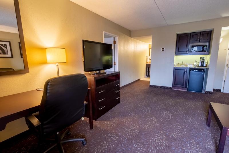 Holiday Inn Express Pittsburgh Airport image