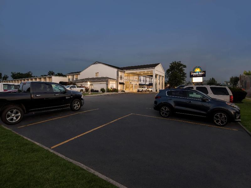 Days Inn & Suites by Wyndham Columbus East Airport image