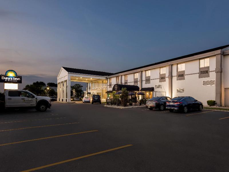 Days Inn & Suites by Wyndham Columbus East Airport image