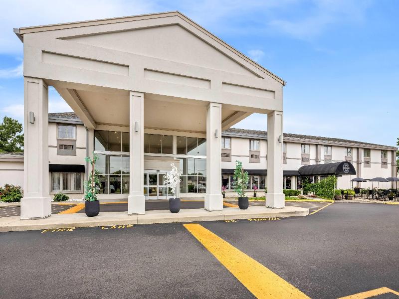Days Inn & Suites by Wyndham Columbus East Airport image