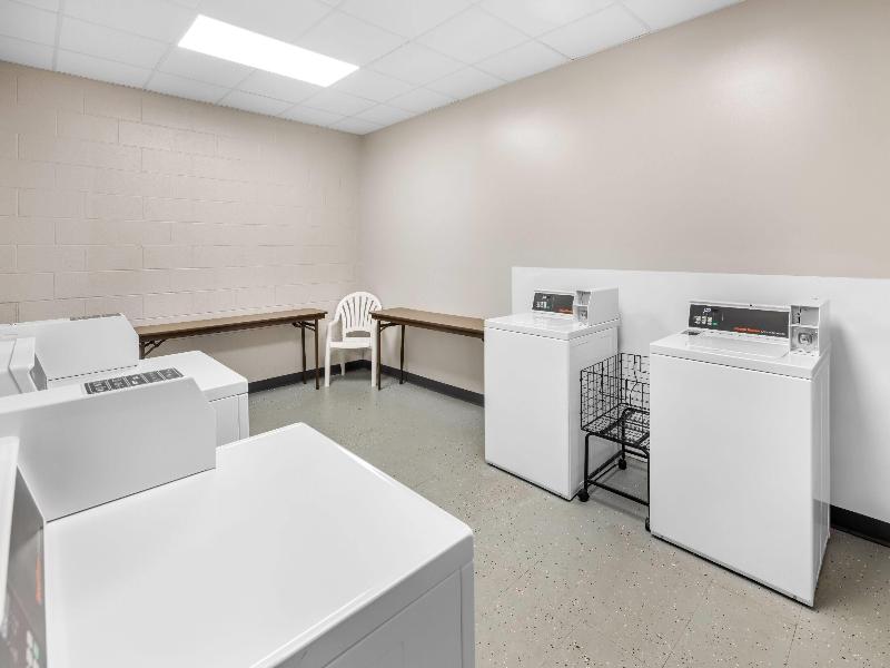 Days Inn & Suites by Wyndham Columbus East Airport image