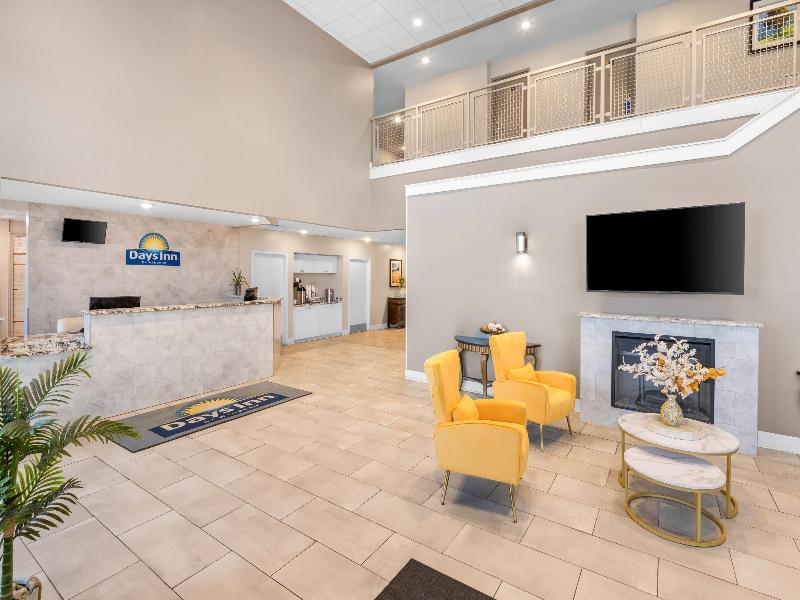 Days Inn & Suites by Wyndham Columbus East Airport image
