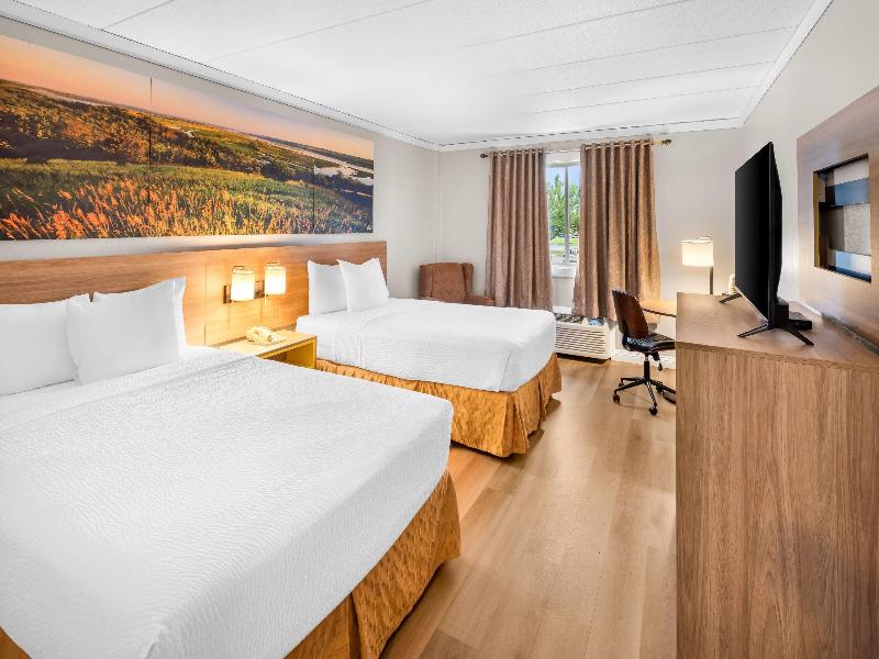 Days Inn & Suites by Wyndham Columbus East Airport image
