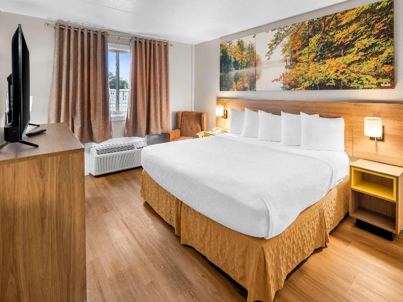 Days Inn & Suites by Wyndham Columbus East Airport image
