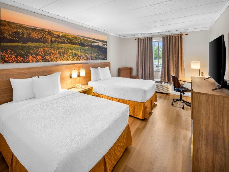 Days Inn & Suites by Wyndham Columbus East Airport image