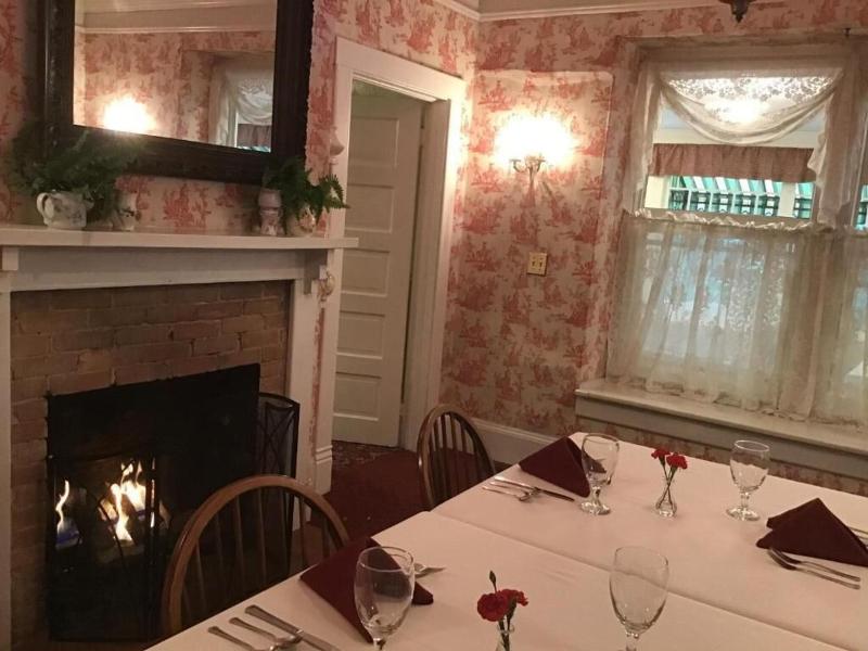 Red Rocker Inn