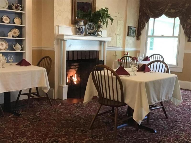 Red Rocker Inn