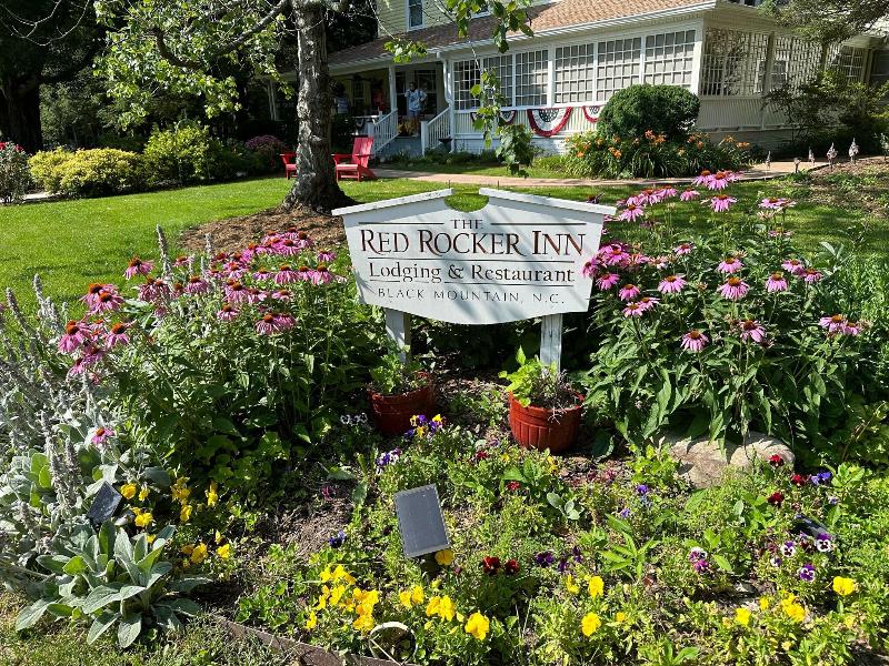 Red Rocker Inn — general view