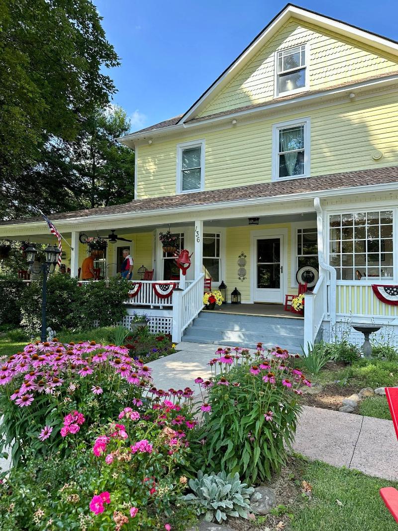 Red Rocker Inn — general view