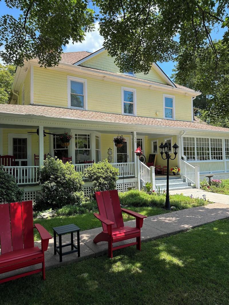 Red Rocker Inn — general view