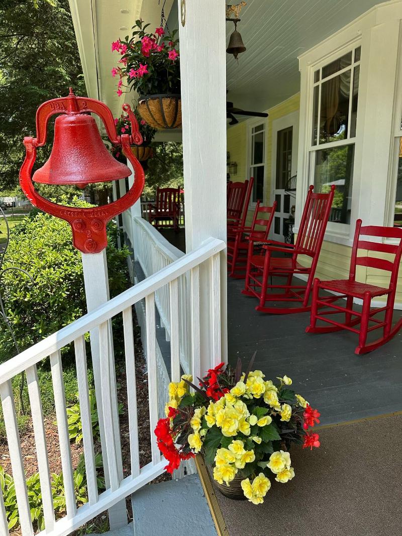 Red Rocker Inn — general view