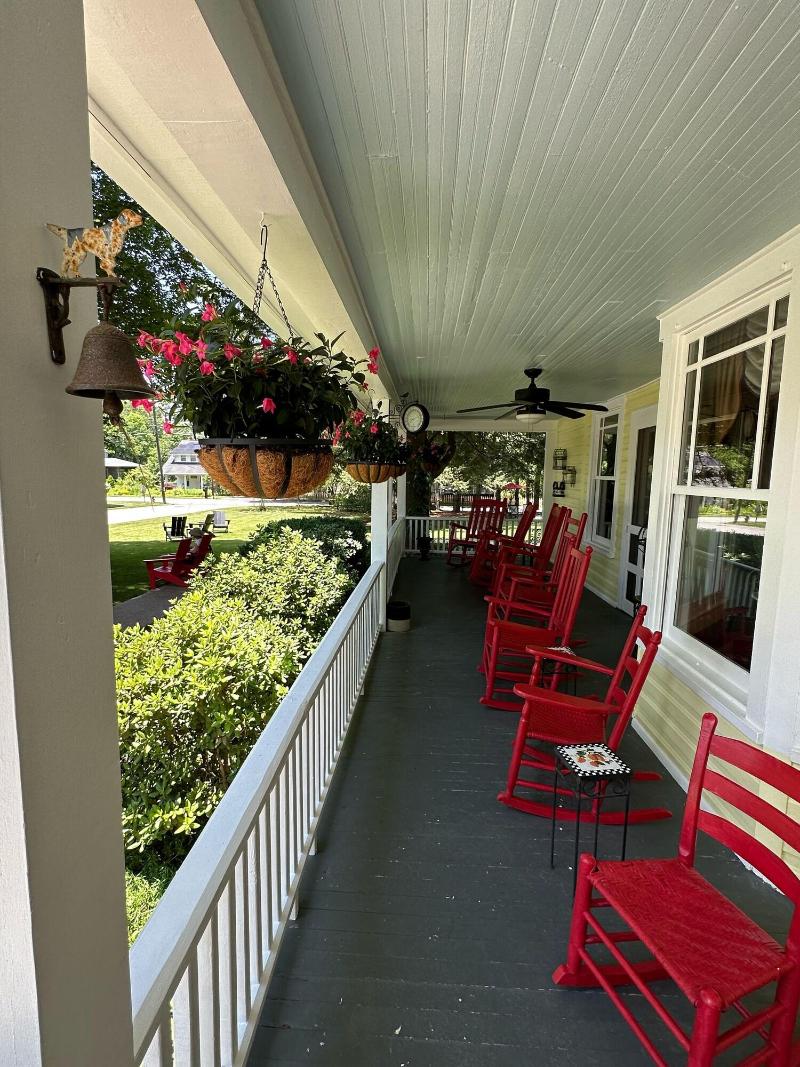 Red Rocker Inn — general view