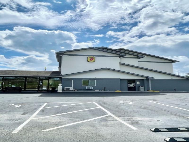 Super 8 by Wyndham Corbin/London KY image