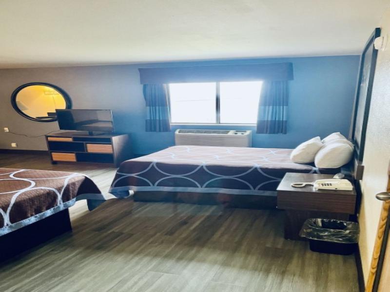 Super 8 by Wyndham Corbin/London KY image