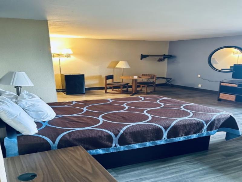 Super 8 by Wyndham Corbin/London KY image