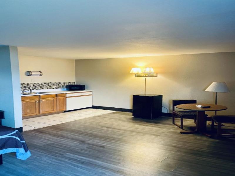 Super 8 by Wyndham Corbin/London KY image