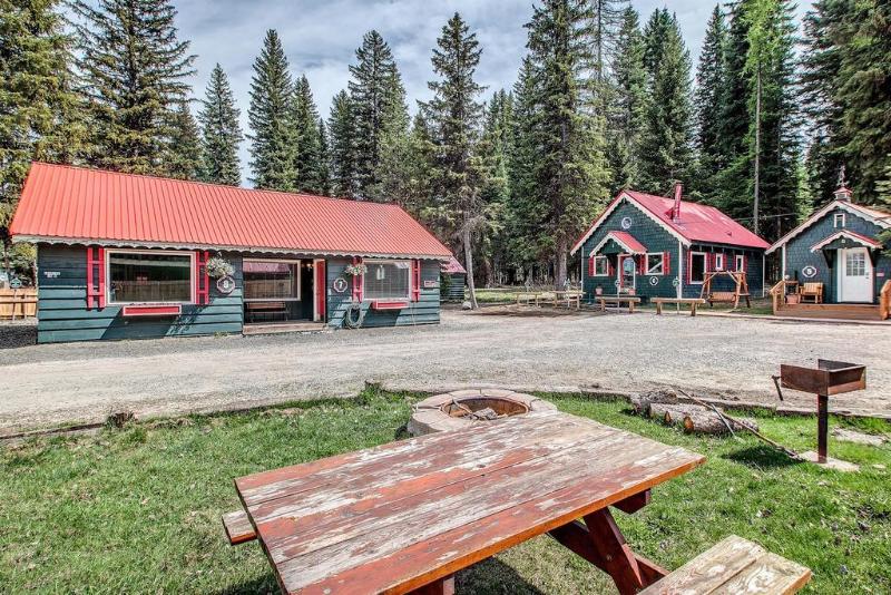 Brundage Bungalows image