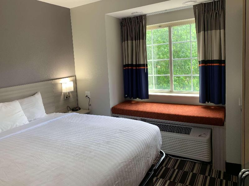 Microtel Inn & Suites By Wyndham Charlotte Airpor image