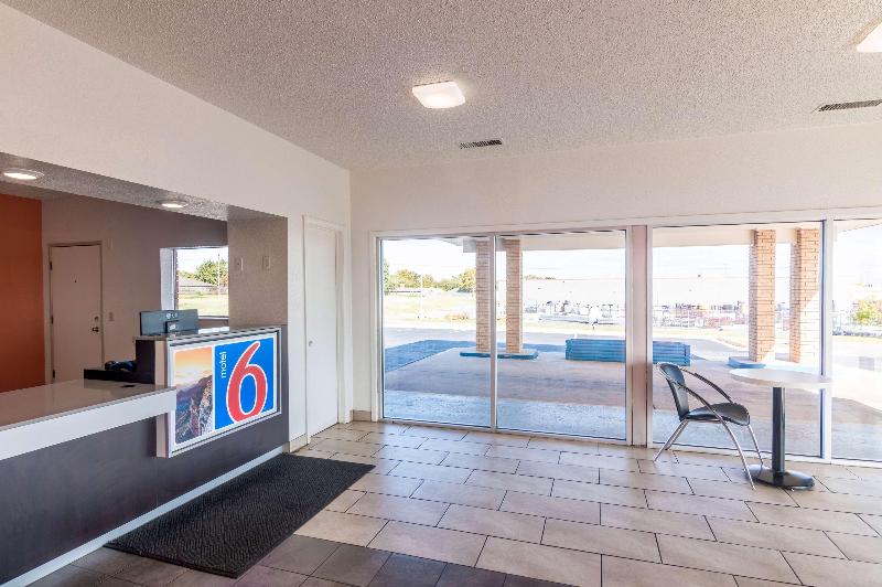 Motel 6 Clinton OK image