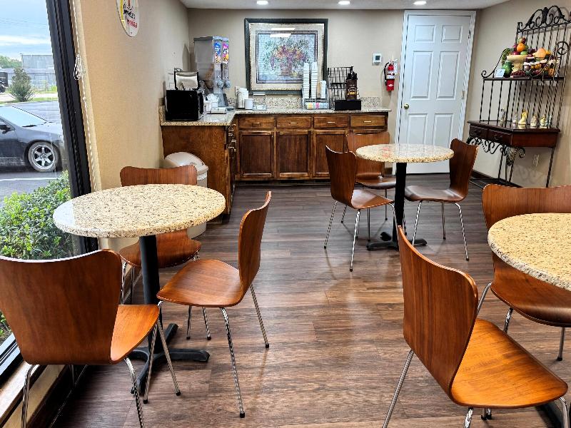 Super 8 by Wyndham Booneville — view
