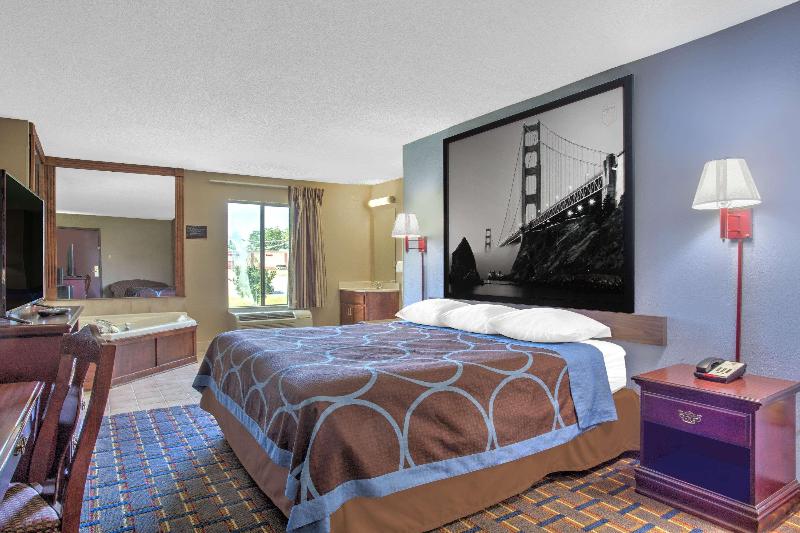Super 8 by Wyndham Booneville image
