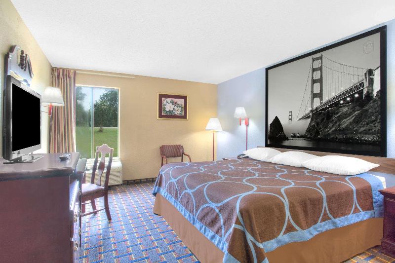 Super 8 by Wyndham Booneville image